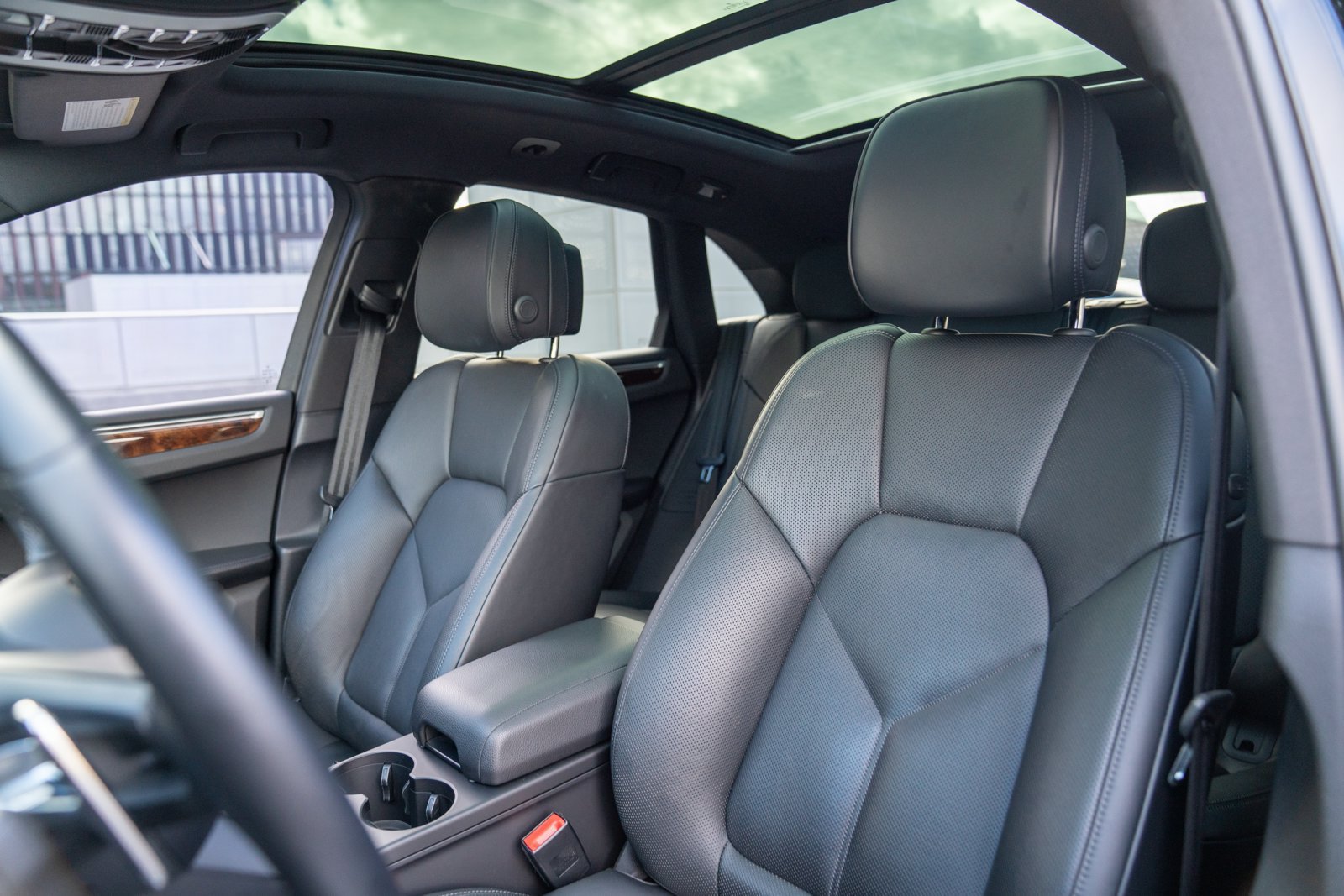 Certified 2023 Porsche Macan S AWD/4WD image 5