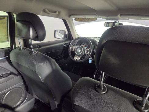 Used 2012 Jeep Patriot Latitude FWD image 30