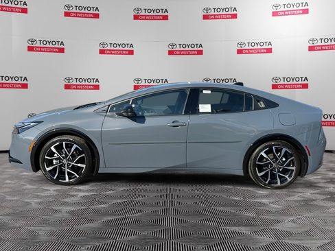 New 2026 Toyota Prius Plug-In Hybrid FWD image 2