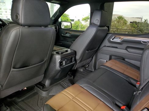 Used 2024 Chevrolet Silverado 1500 High Country AWD/4WD image 10