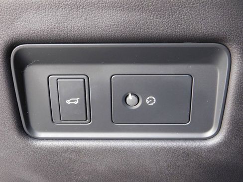 Used 2025 Jaguar F-PACE R-Dynamic S image 24