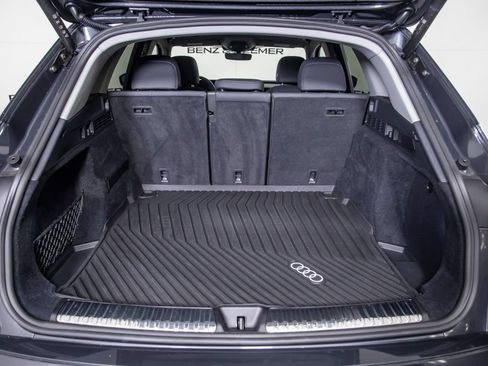 Used 2025 Audi Q5 Premium w/ Convenience Package AWD/4WD image 8