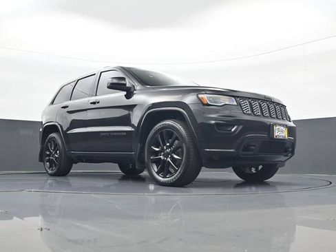 Used 2020 Jeep Grand Cherokee Altitude AWD/4WD image 23