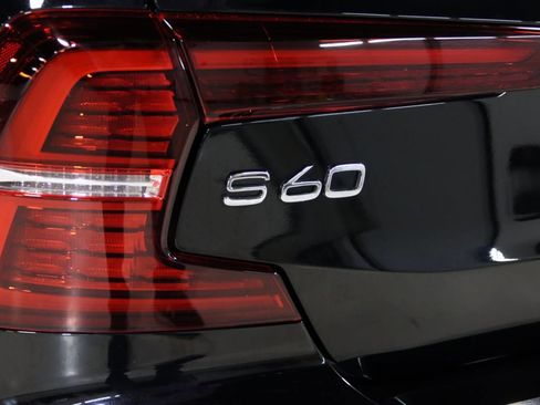 Used 2025 Volvo S60 B5 Core image 12