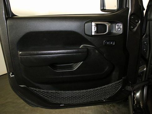 Used 2022 Jeep Wrangler Unlimited Rubicon w/ Xtreme Recon 35" Tire Package image 27