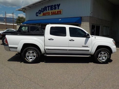Used 2014 Toyota Tacoma PreRunner image 11