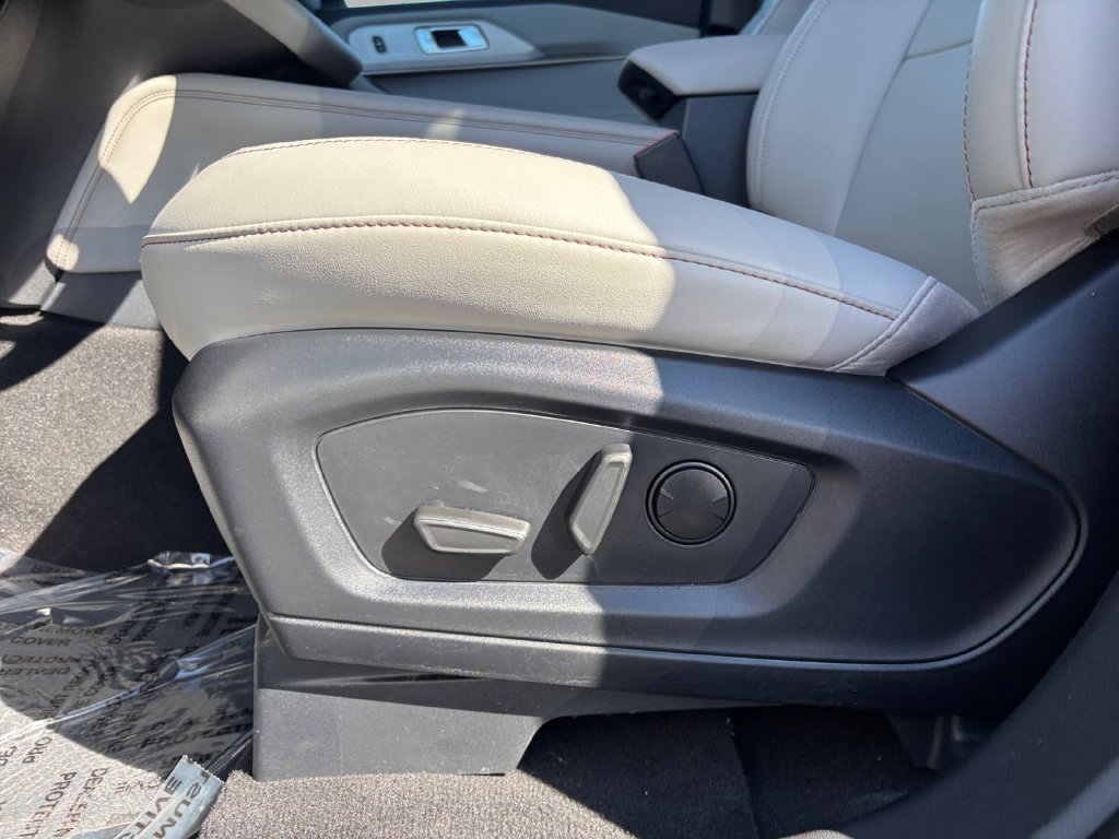 Used 2026 Ford Explorer Active w/ Active Comfort Package AWD/4WD image 12