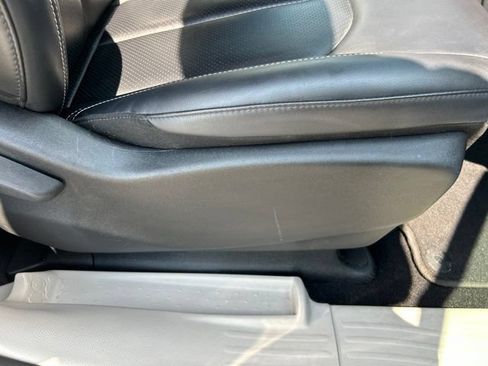 Used 2024 Chrysler Pacifica Touring-L FWD image 51