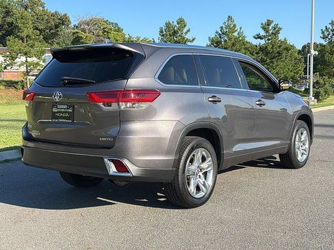 Used 2018 Toyota Highlander Limited FWD image 3