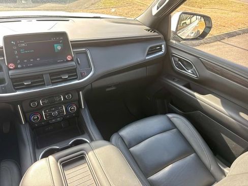 Used 2024 Chevrolet Suburban LT image 20