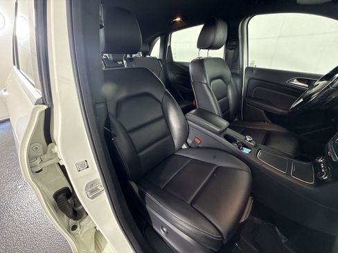Used 2017 Mercedes-Benz B 250e image 31