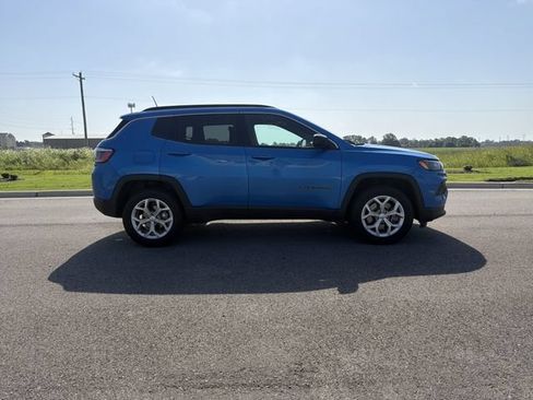 Used 2024 Jeep Compass Latitude AWD/4WD image 6