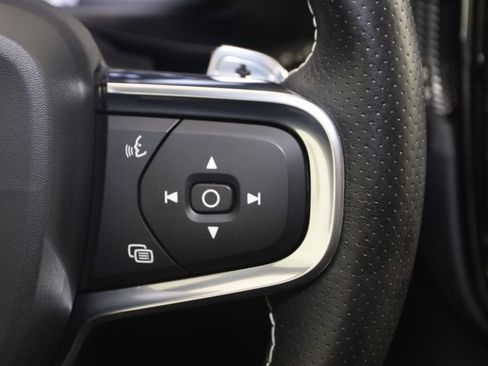 Used 2020 Volvo XC40 T5 R-Design image 36