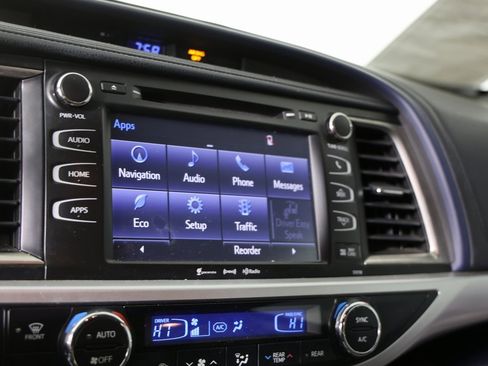 Used 2016 Toyota Highlander XLE image 21