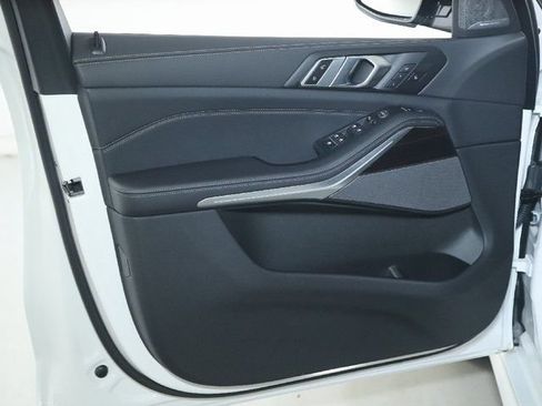 Certified 2025 BMW X5 xDrive40i w/ M Sport Package AWD/4WD image 17