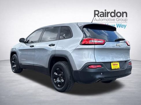 Used 2017 Jeep Cherokee Sport FWD image 5
