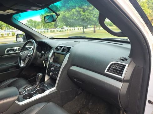 Used 2015 Ford Explorer XLT w/ Equipment Group 202B AWD/4WD image 20