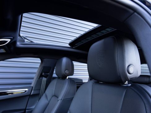 Certified 2025 Porsche Macan image 24