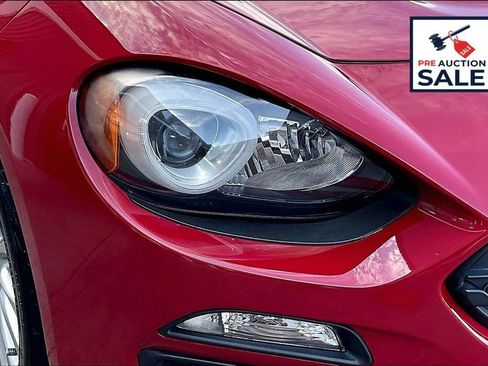 Used 2018 FIAT 124 Spider Classica w/ Technology & Siriusxm Group RWD image 26