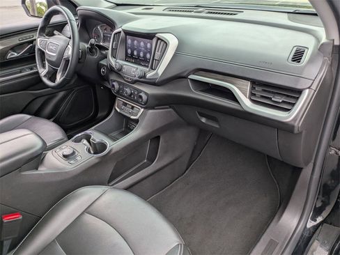 Used 2024 GMC Terrain SLT image 30