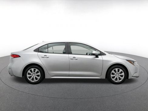 Used 2025 Toyota Corolla LE FWD image 10
