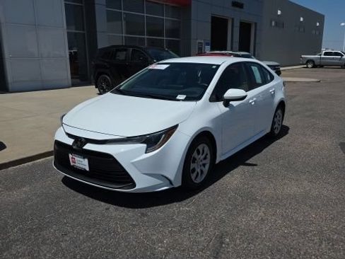 Used 2025 Toyota Corolla LE FWD image 1