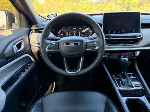 Used 2023 Jeep Compass Latitude AWD/4WD image 13