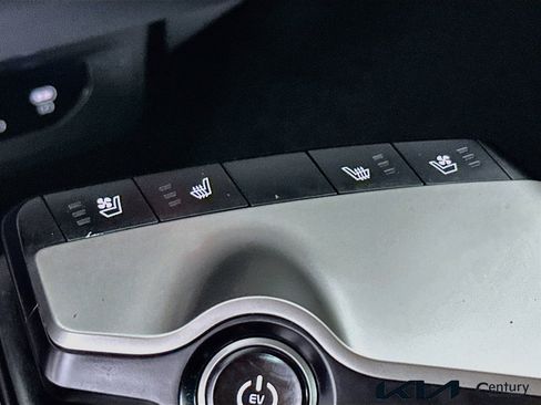 Certified 2025 Kia EV6 Wind image 19