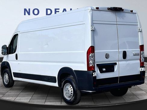 Used 2024 RAM ProMaster 2500 w/ Convenience Group FWD image 4