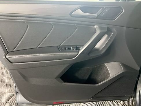 Used 2023 Volkswagen Tiguan SE AWD/4WD image 18