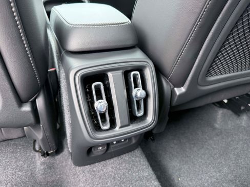 Certified 2026 Volvo XC40 B5 Plus AWD/4WD image 16