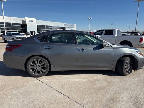 Used 2018 Nissan Altima 2.5 SR w/ SR Special Edition image 8