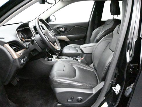 Used 2018 Jeep Cherokee Limited AWD/4WD image 7