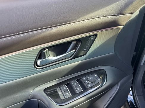 Certified 2025 Nissan Murano Platinum w/ Cargo Package image 13