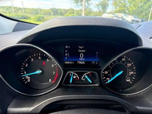 Used 2017 Ford Escape SE w/ Equipment Group 201A AWD/4WD image 16
