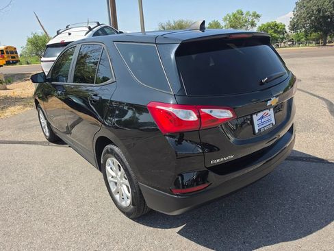 Used 2020 Chevrolet Equinox LS w/ LS Convenience Package FWD image 3