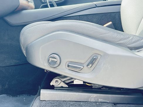 Used 2024 Volvo XC90 B6 Plus w/ Protection Package Premier image 11