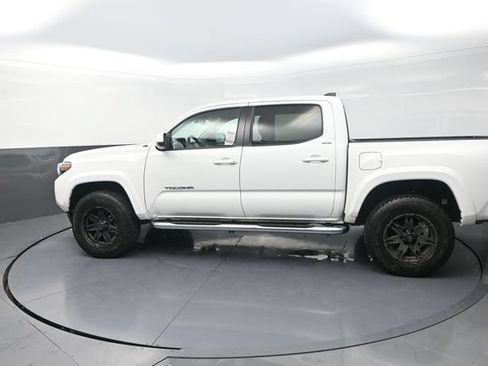 Used 2022 Toyota Tacoma SR5 AWD/4WD image 36