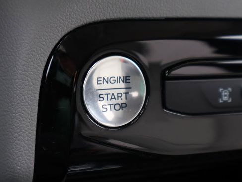 Certified 2025 Ford Escape Platinum image 32