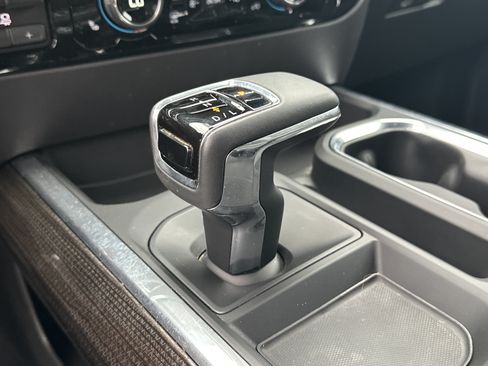 Used 2024 Chevrolet Silverado 1500 LT Trail Boss w/ Convenience Package II AWD/4WD image 31