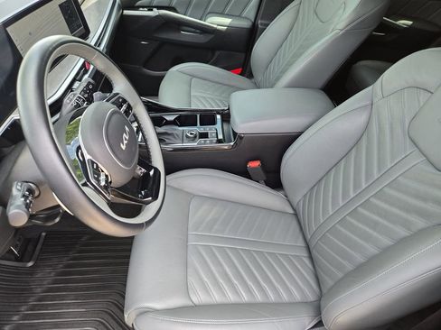 Certified 2025 Kia Sorento SX Prestige w/ Sage Leather Package AWD/4WD image 18