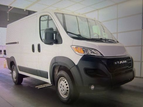 Used 2025 RAM ProMaster 2500 w/ Convenience Group FWD image 3