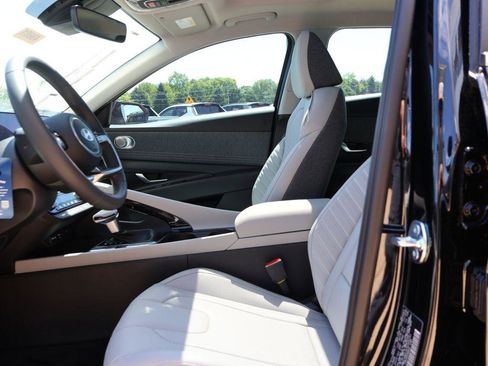 New 2026 Hyundai Elantra Limited FWD image 23