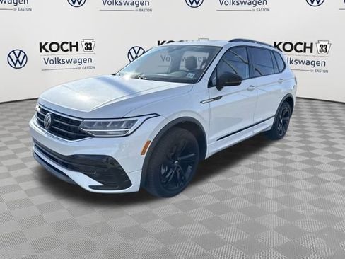 Used 2023 Volkswagen Tiguan SE R-Line image 3