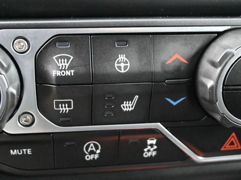 Used 2022 Jeep Wrangler Unlimited Sahara AWD/4WD image 13