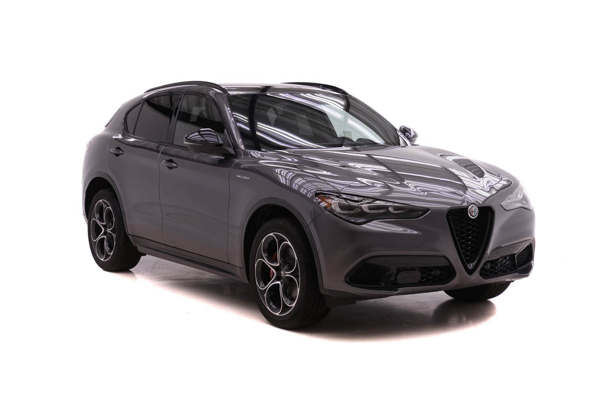New 2025 Alfa Romeo Stelvio Sprint AWD/4WD image 2