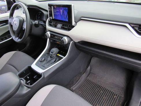 Used 2024 Toyota RAV4 XLE AWD/4WD image 11