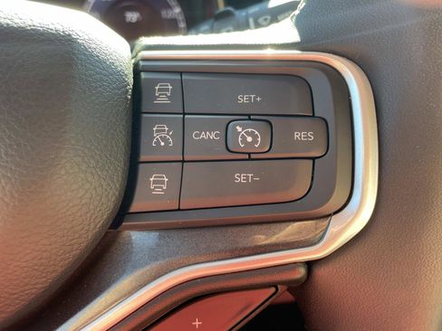 Used 2024 Jeep Wagoneer L Base w/ Premium Group I image 31