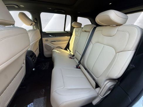 New 2026 Jeep Grand Cherokee Limited AWD/4WD image 11