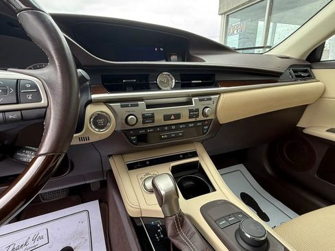 Used 2018 Lexus ES 350 w/ Premier Package FWD image 16